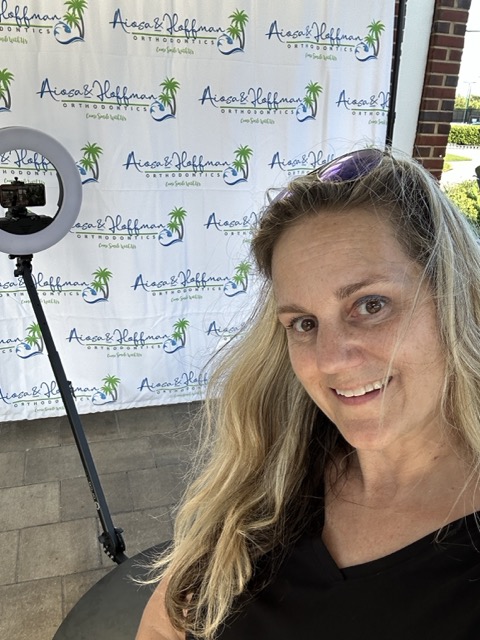 Guests on 360 video booth at Jacksonville wedding